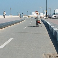 Abu Dhabi Straße Fahradfahrer